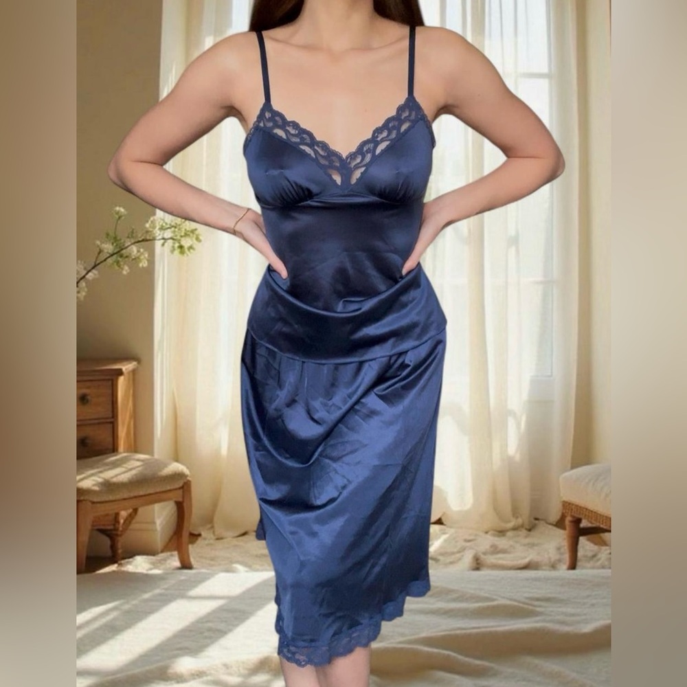 Vintage Vanity Fair 2-piece nylon slip set